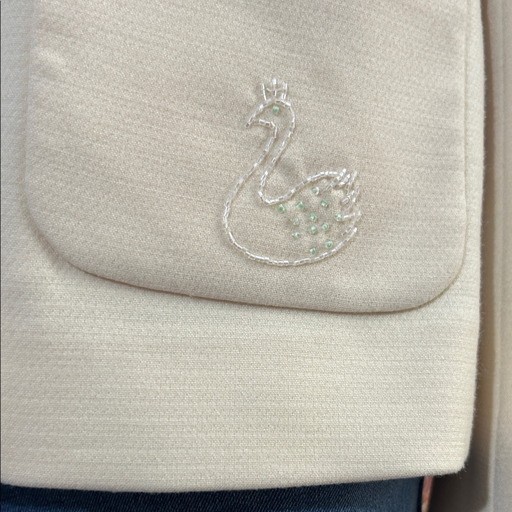 ELEGANT, Women's Cream blazer with gorgeous handmade detailed SWANS in front. - Picture 8 of 14